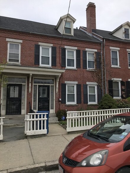 16 Orchard St, Lawrence, MA 01840