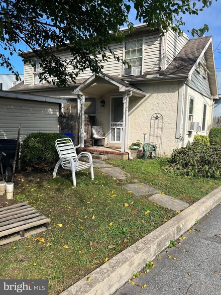 206 E Main St, Atglen, PA 19310