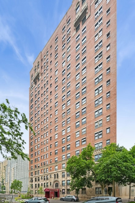 4940 S East End Ave Unit 17A, Chicago, IL 60615