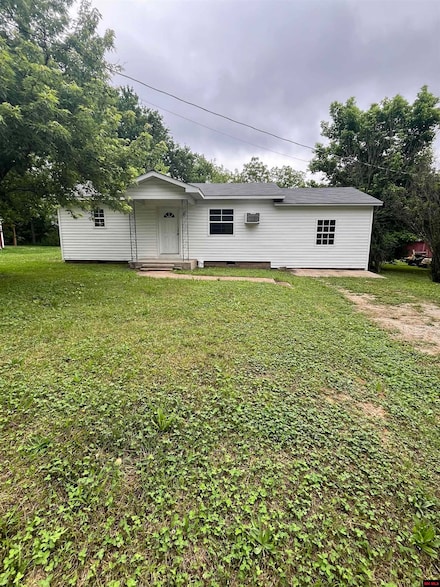 131 N Pine St, Salem, AR 72576