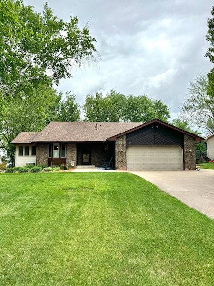 111 Canterbury Rd, Circle Pines, MN 55014