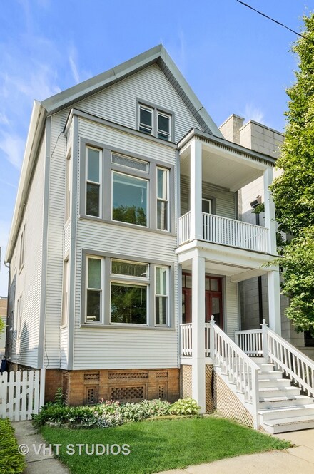 1711 W Henderson St, Chicago, IL 60657