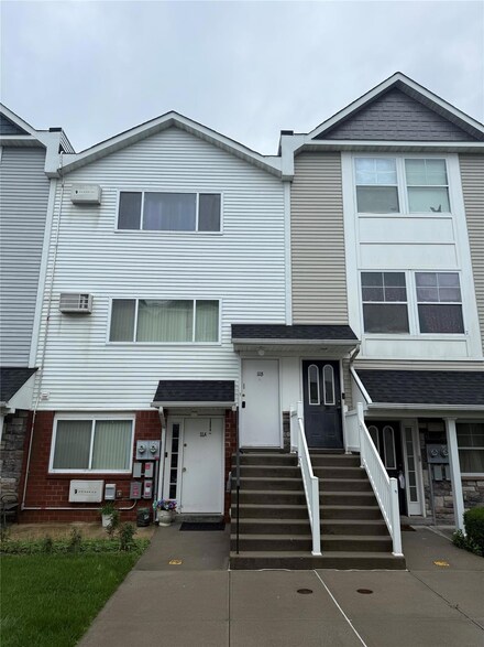 111 Dolphin Ct, Bronx, NY 10473