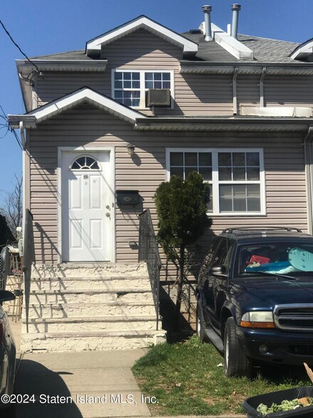 32 Barker St, Staten Island, NY 10310