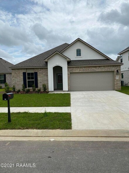 403 Starlight Dr, Lafayette, LA 70501