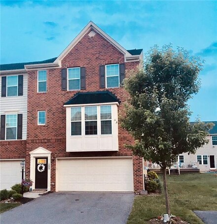 1009 Grey Fox Cir, Bridgeville, PA 15017