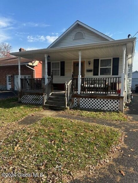 1479 Fern Ave, Schenectady, NY 12306