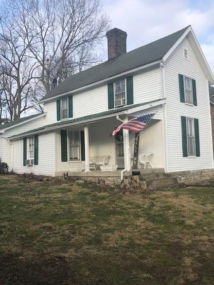 361 S Main St, Versailles, KY 40383