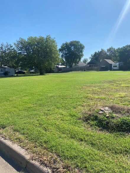 512 3rd St, Claflin, KS 67525