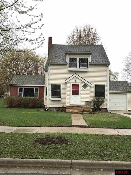 457 457 2nd St, Gaylord, MN 55334