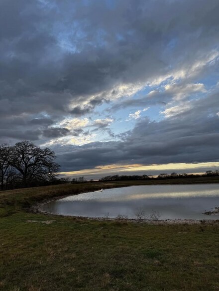 325 Lake Valley Rd, Sunset, TX 76270