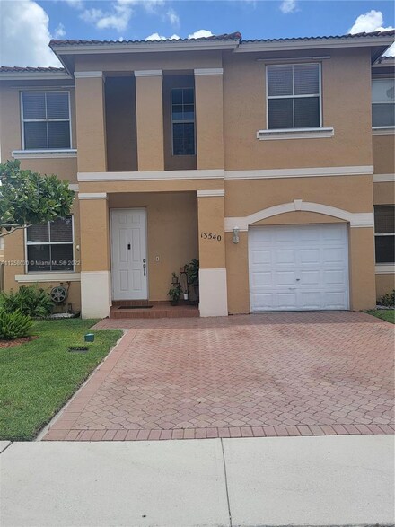 13540 NW 7th Ct, Pembroke Pines, FL 33028