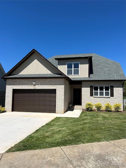 1033 12th Avenue Dr NW, Hickory, NC 28601