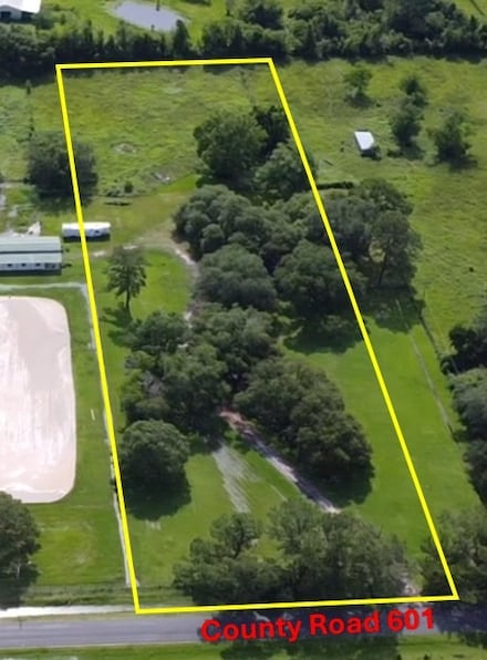 195 County Road 601, Dayton, TX 77535