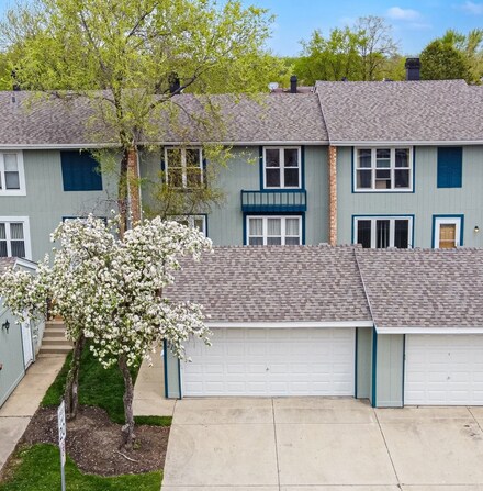 217 Applewood Ln, Bloomingdale, IL 60108