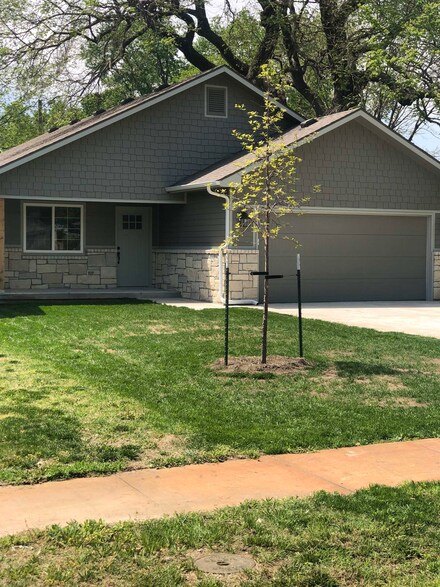 427 N Ash Ave, Valley Center, KS 67147