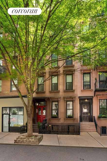 524 E 82nd St, New York, NY 10028