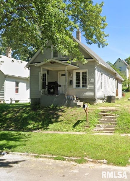 1621 14 1 2 St, Rock Island, IL 61201