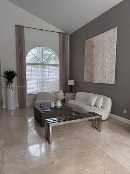 5900 NW 111th Ave, Doral, FL 33178