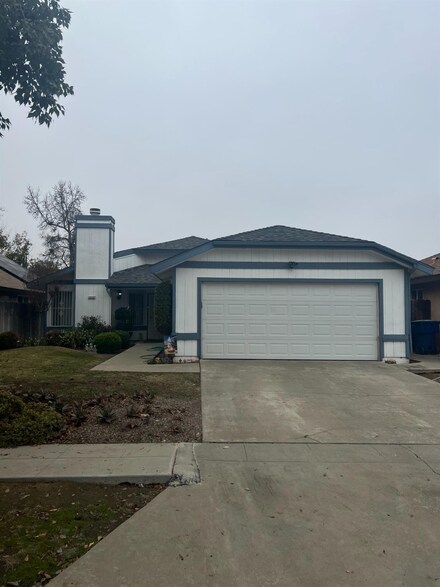 4538 W Ashlan Ave, Fresno, CA 93722