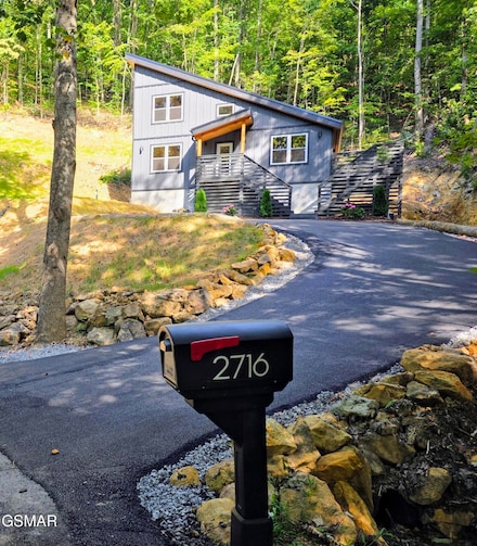 2716 Mountain Blvd, Sevierville, TN 37876