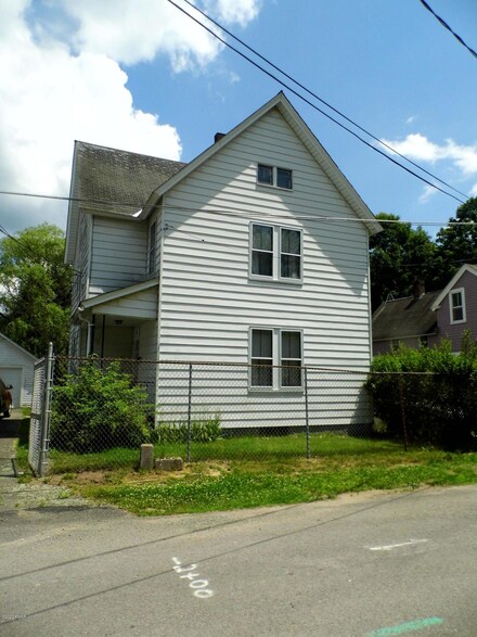 8 Wood St, Honesdale, PA 18431