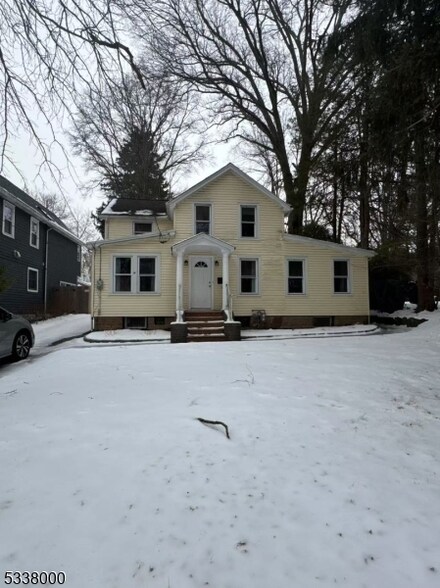 16 Sunset Rd, Demarest, NJ 07627