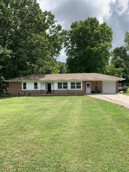 747 W State St, Belding, MI 48809