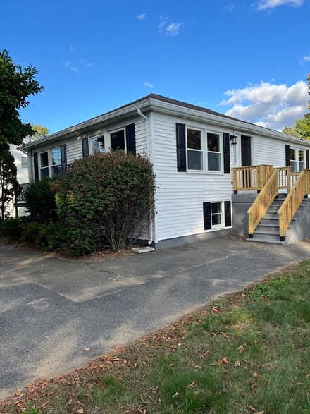 31 Bristol St, Westfield, MA 01085