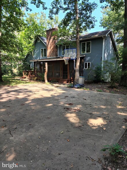 114 Sunset Cir, Cross Junction, VA 22625