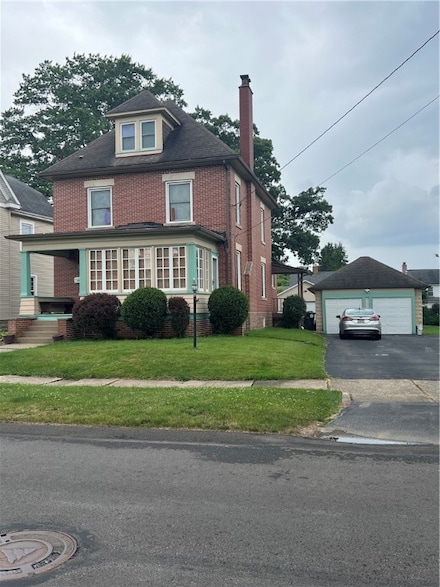 327 State St, Grove City, PA 16127