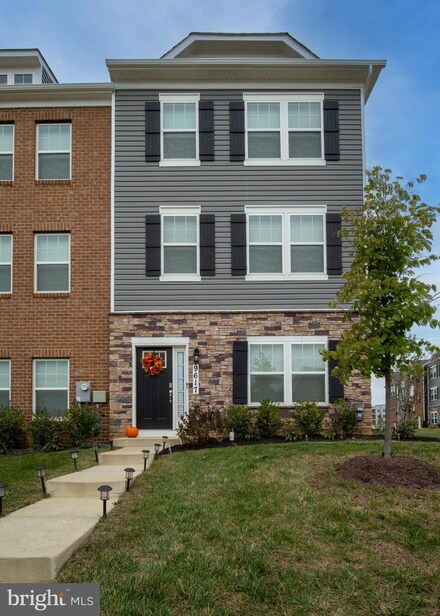 9617 Fagan Dr, Mitchellville, MD 20721