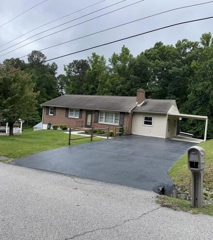 143 Brook Cir, Danville, VA 24541