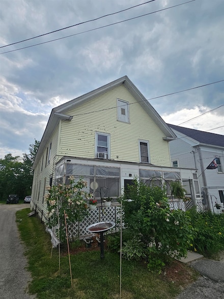 113 Railroad St, Island Pond, VT 05846