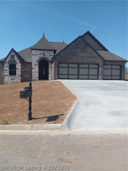 8500 Donnington Ct, Barling, AR 72923