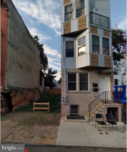 913 W Dauphin St, Philadelphia, PA 19133