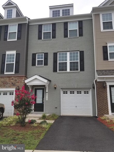 8510 Craggan Ln, Manassas, VA 20109