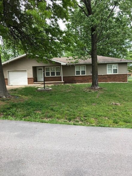 289 E Cherry St, Fair Grove, MO 65648