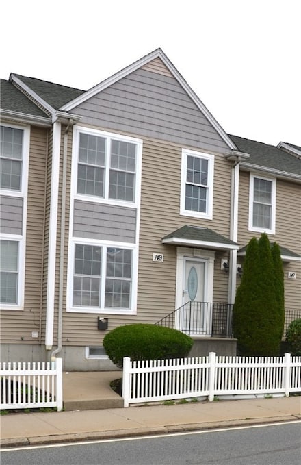 149 S Bend St, Pawtucket, RI 02860