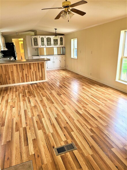 9 Old Meadows Rd, Vassalboro, ME 04989