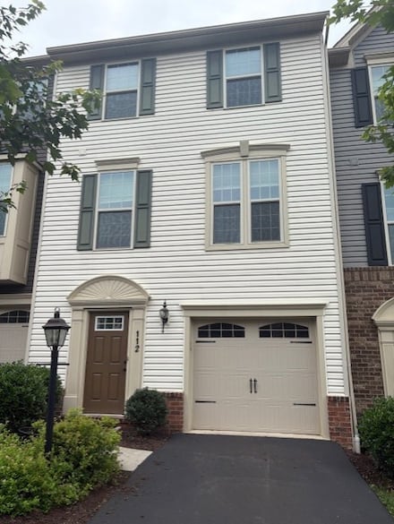 112 Arbor Trail Dr, McKees Rocks, PA 15136