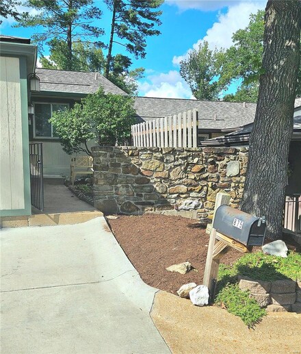 875 Delmonico Dr Unit 233, Ballwin, MO 63021