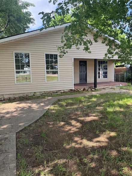 205 W Bond St, Denison, TX 75020