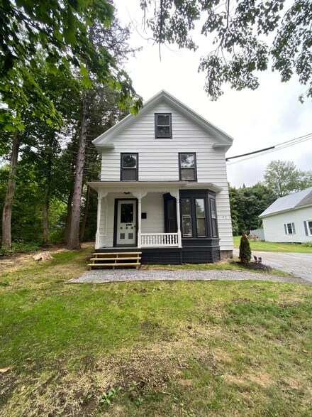 92 Central St, Gardiner, ME 04345