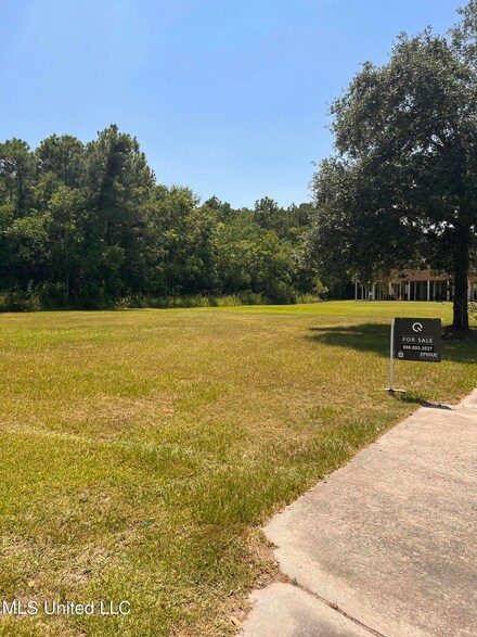 204 Harrison Ct, Bay St. Louis, MS 39520