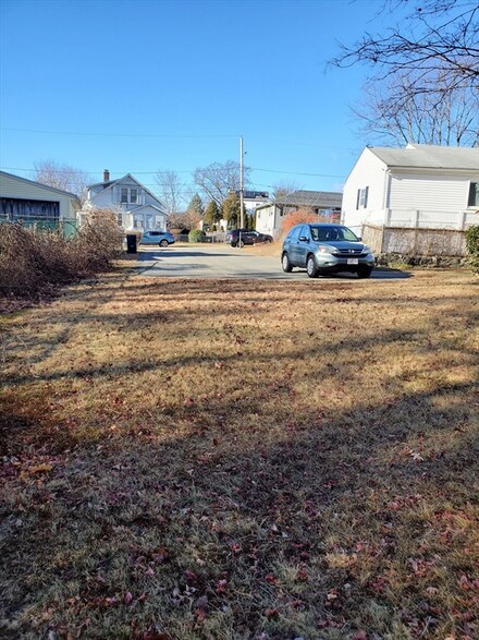 100 Peever St, Methuen, MA 01844