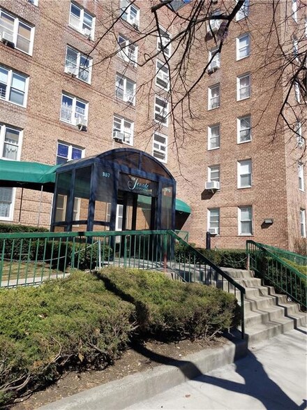 393 Avenue S Unit 4A, Brooklyn, NY 11223