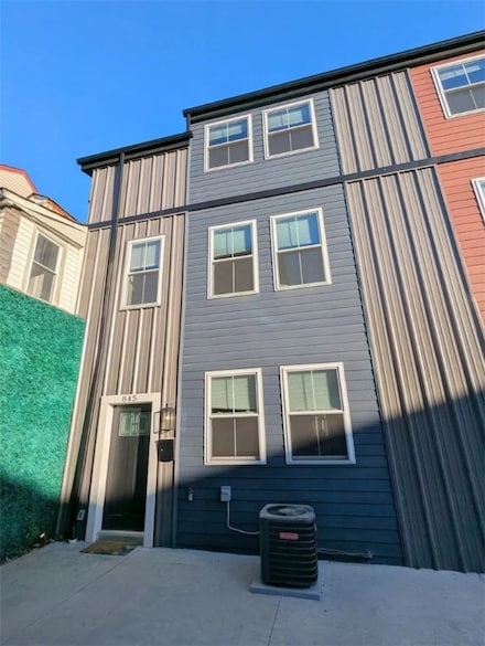 845 Blossom Way, Pittsburgh, PA 15212
