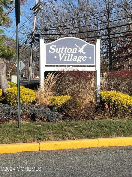 30 Sutton Dr Unit 402, Brick, NJ 08724