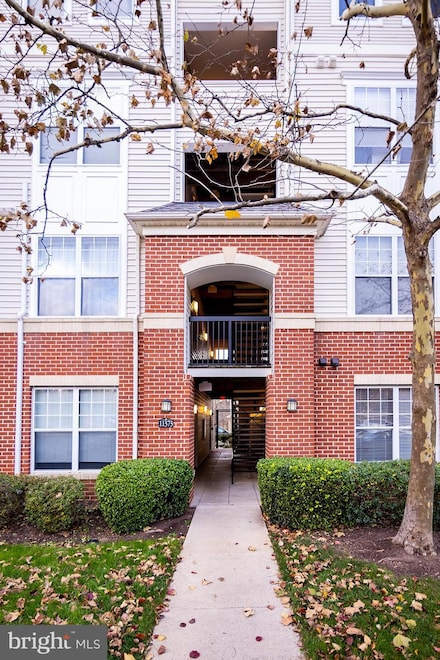 11373 Aristotle Dr Unit 9-209, Fairfax, VA 22030